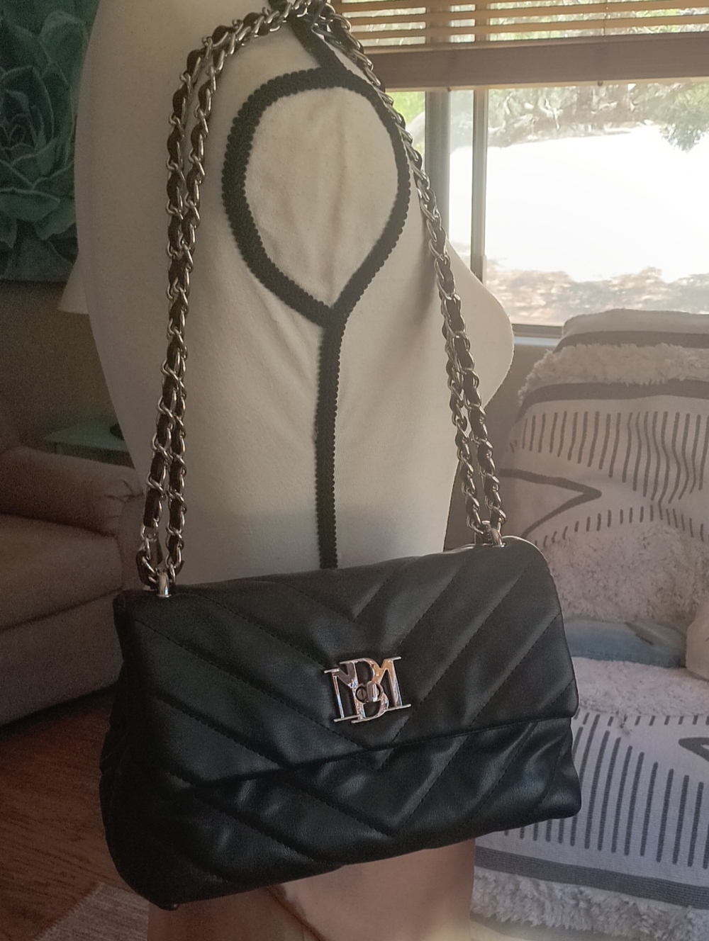 Black Quilted Badgley Mischka Shoulder Bag with Chain Strap and Metallic Logo